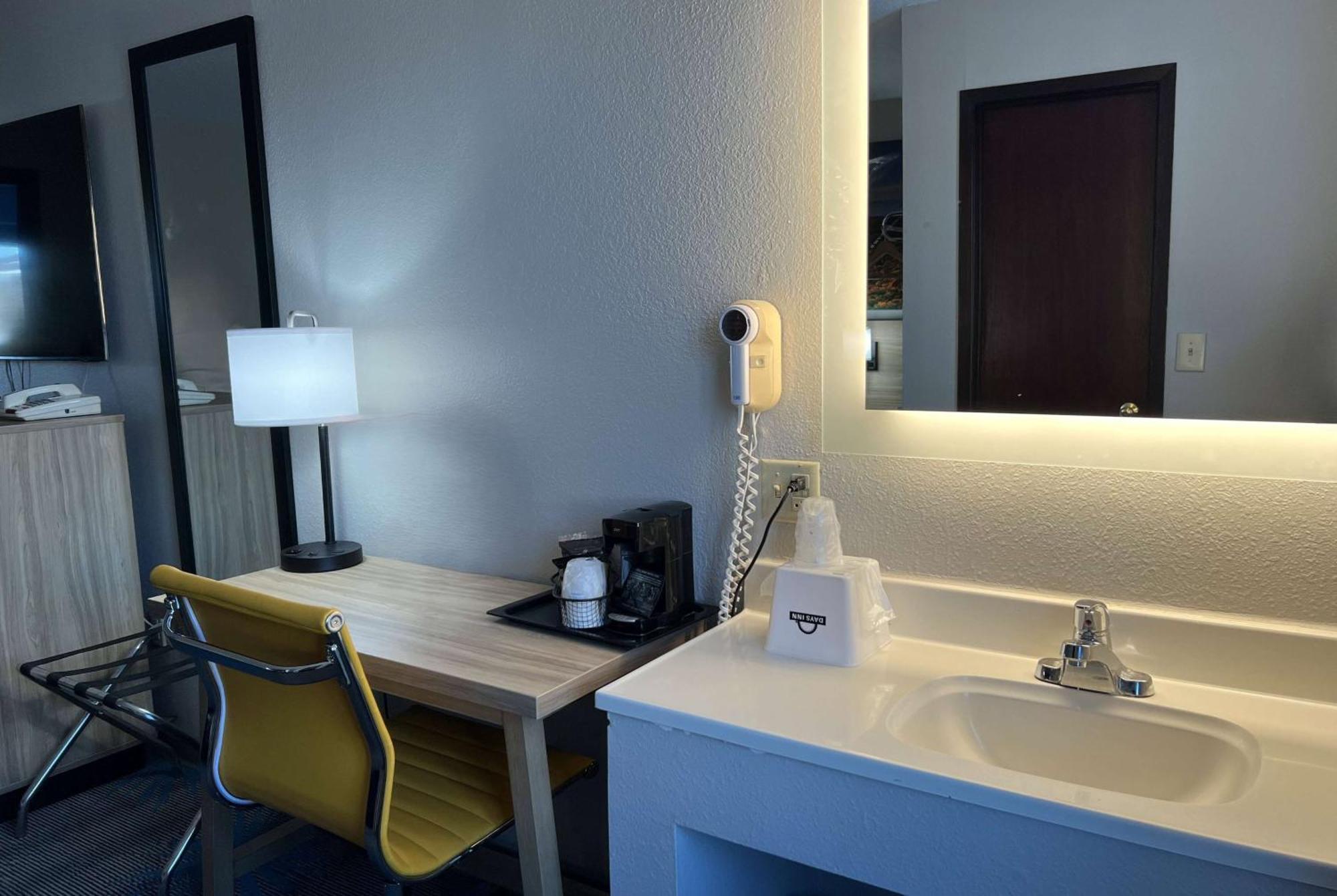 Days Inn By Wyndham Jamestown Eksteriør bilde